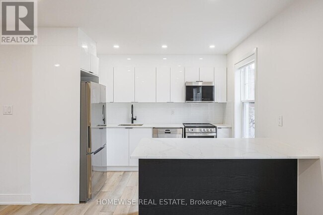 Photo - 383 Spadina Rd