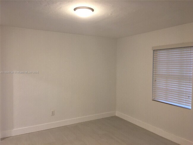 Photo - 19 Sidonia Ave Unit 4