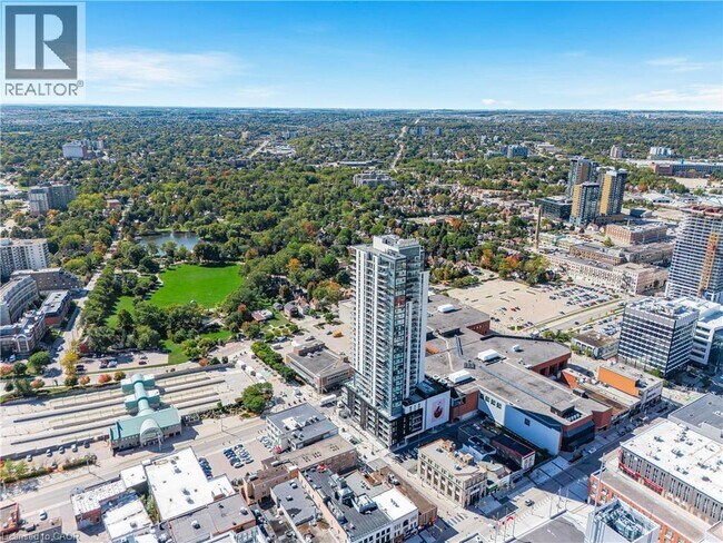 Photo - 60 Charles St W Unité 1007