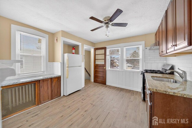 Photo - 1167 Green St Unit B