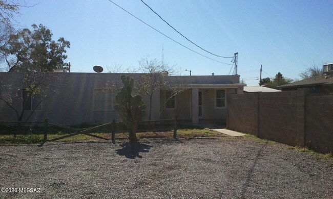 Building Photo - 114 E Blacklidge Dr