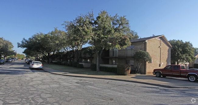 Photo - Moulin Rouge Apartments