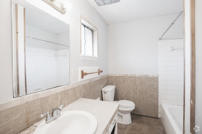 1BR, 1BA - 580SF - Bathroom