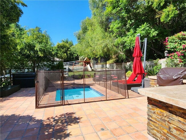 Photo - 23747 Oakfield Rd