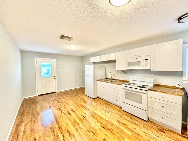 Photo - 6203 Heards Ln