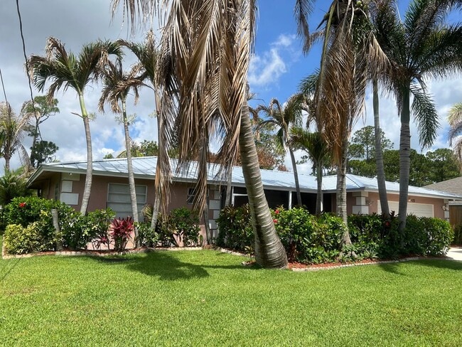 Building Photo - 3 BEDROOM 2 BATH CONVENIENTLY LOCATED WITH A TROPICAL OASIS IN THE BACK YARD!