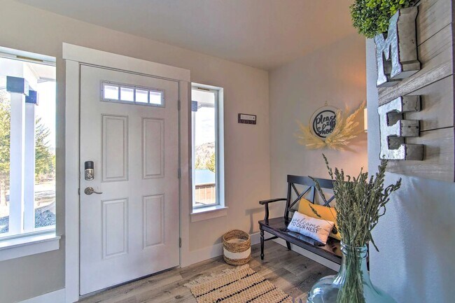 Photo - 3 Bedroom 2.5 Bathroom House In Cle Elum With Great Amenities and Sweeping Views