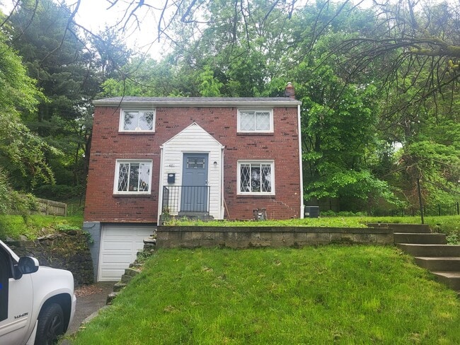 Building Photo - Updated 3 Bed, 1.5 Bath Home in Forest Hills - Available July 1!