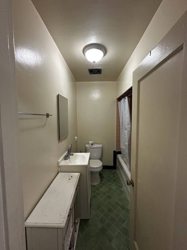 Photo - 8106 Holly St