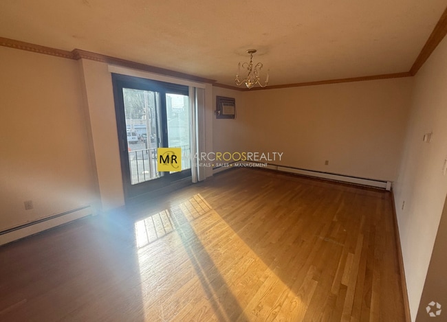 Building Photo - 1030 Bennington St Unit 5 Rental