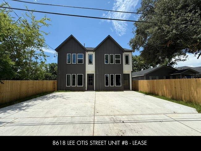 Building Photo - 8618 Lee Otis St Rental