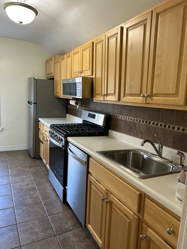 Photo - 51 Parkway Rd Unit A3