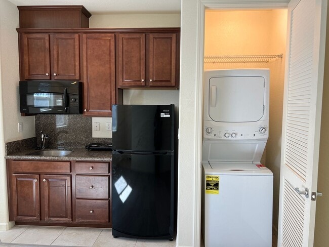 Photo - Single flat for rent! Full bedroom, full b...