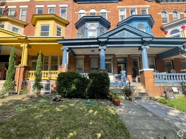 Building Photo - 2811 N Calvert St Rental