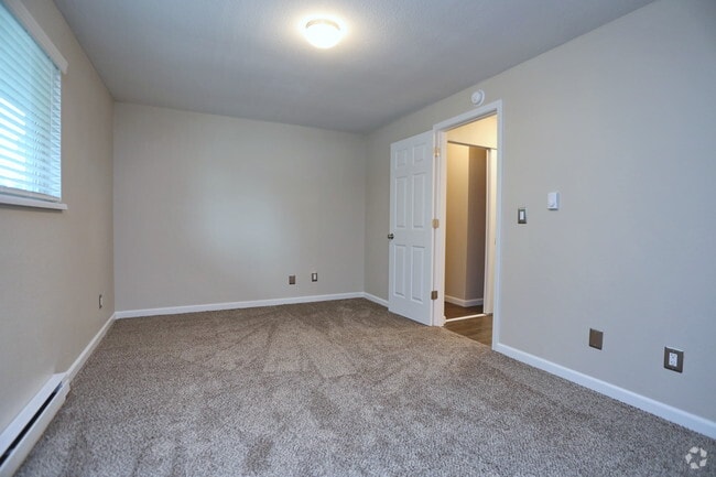 1BR, 1BA 650 SF