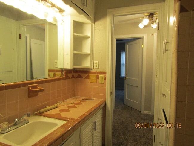 Photo - Very nice spacious home located in the Tom...