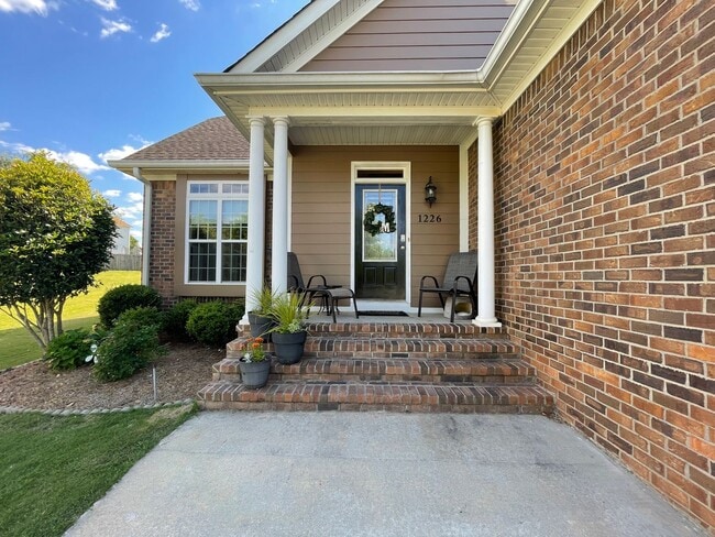 Photo - Charming 4 bedroom/2.5 bathroom in Tudor Branch!
