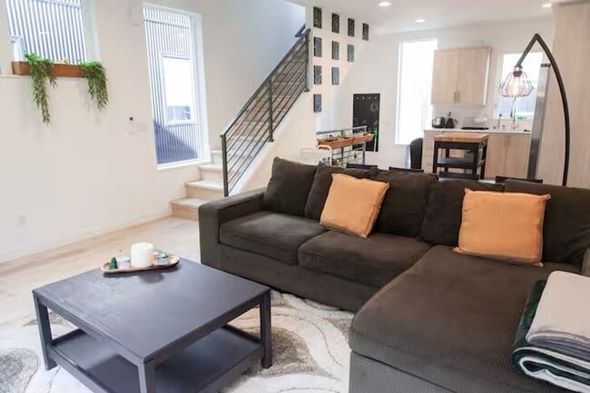 Building Photo - Green Lake Area!!!