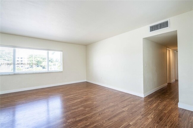 Photo - 1940 Biarritz Dr Unidad 22