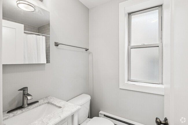 1BR, 1BA - 415SF - Bathroom