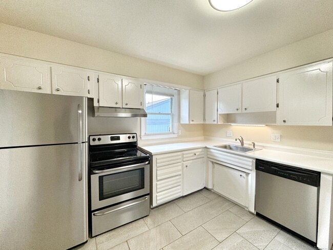 Building Photo - 37 Ferris Ave Unit 14 Rental