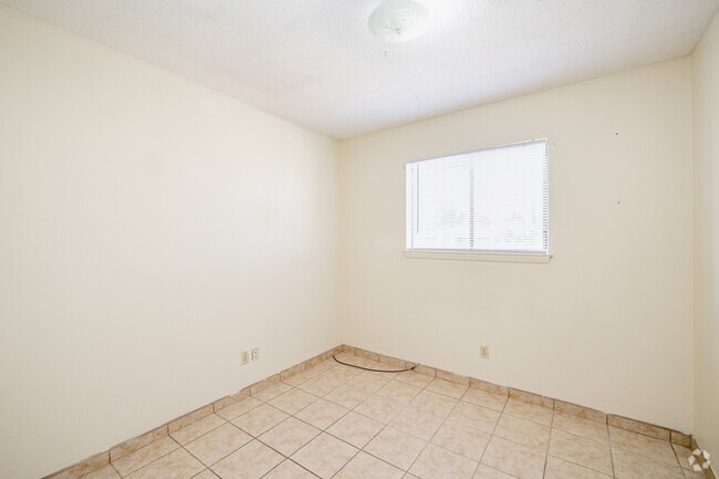 2BR, 1BA - 750SF - Secondary Bedroom