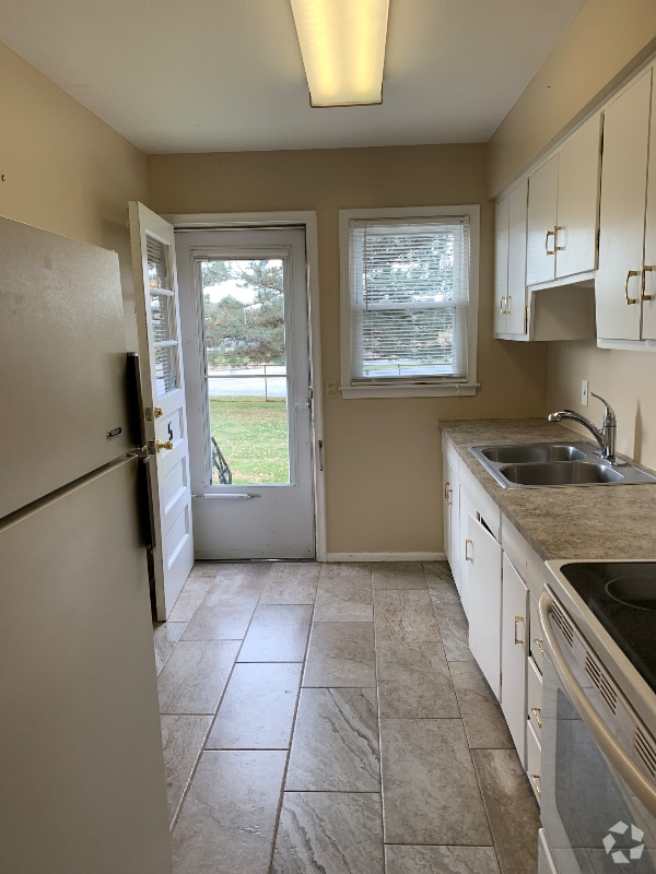 Building Photo - 3490 S 82nd St Rental