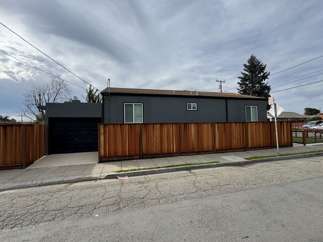 Photo - 4201 Porter St