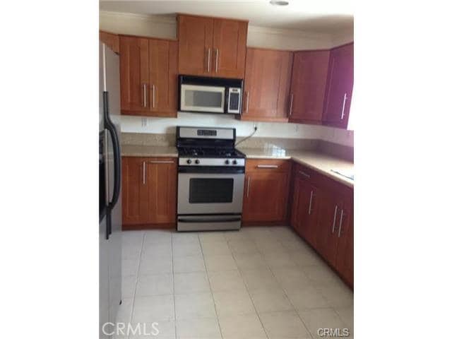 Photo - 1425 W 224th St