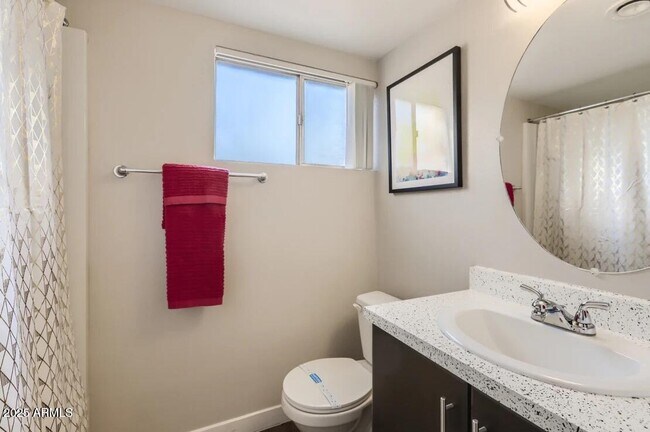 Photo - 1645 E Thomas Rd Unidad ST-C