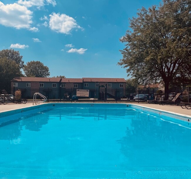 Building Photo - Covington Square