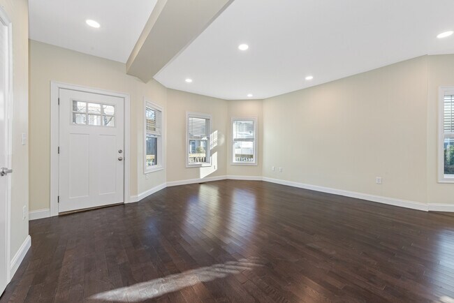 Photo - 161 4th St Unit 1