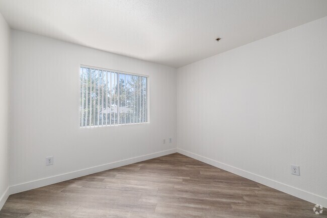 4BR, 2BA - 1,300SF - Bedroom