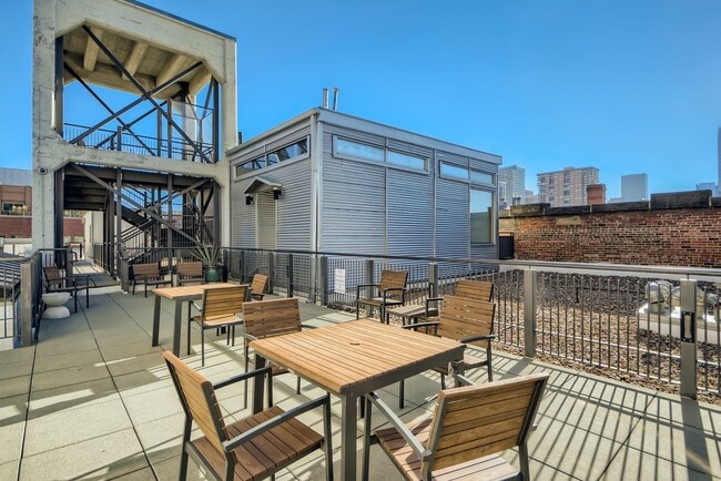 Building Photo - Evolve Real Estate: Stunning Urban Loft 2 ... Unit 505