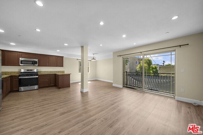 5315 Bellingham Ave Unit 204