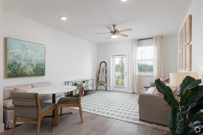 1 habitación, 1 baño, 769 pies cuadrados, sala de estar