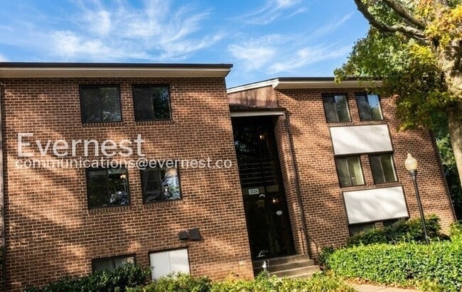 Building Photo - 1528 Northgate Square Unit Apartment 2c