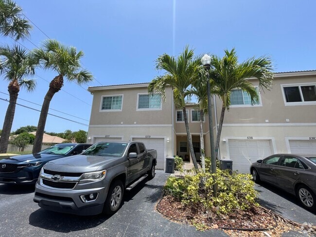 Building Photo - 5379 Via Delray Blvd Rental