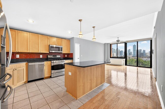Building Photo - 700 Grove St Unit 12J
