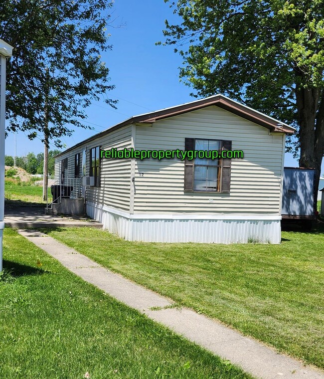 New Listing in Churubusco - New Listing in Churubusco House
