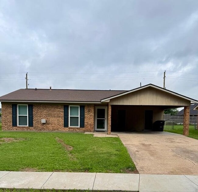Building Photo - Recently updated in 2026 - Lovely 3 bedroom 2 bath home for lease in south Bossier City LA 71112