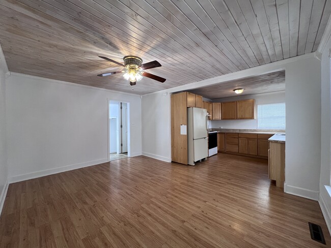 Kitchen/Dining - 943 Woodmere Ave House