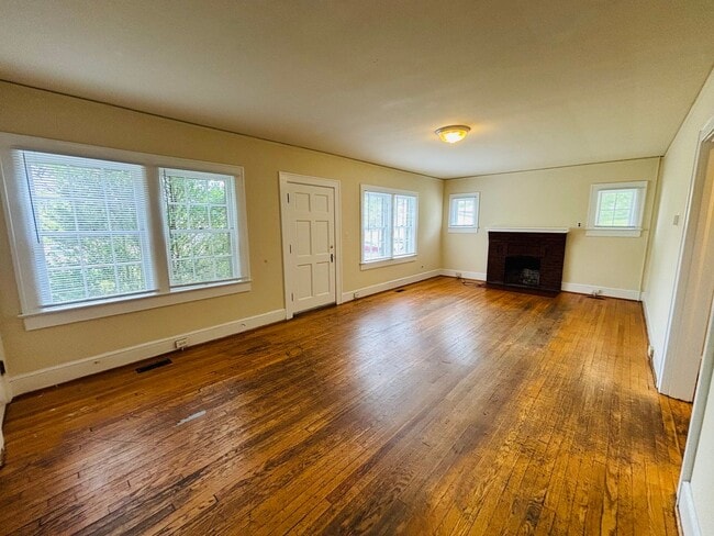 Photo - 1410 N Main St