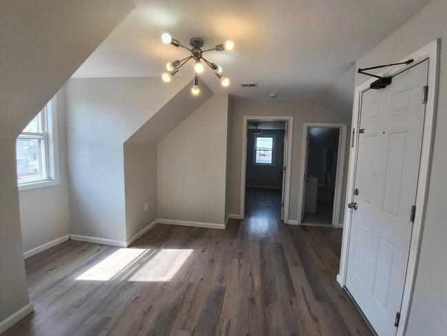 Building Photo - 223 Cator Ave Unit 3