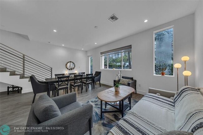 Photo - 1045 NE 18th Ave