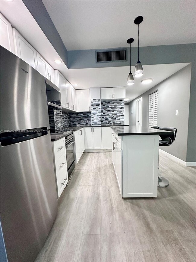 Building Photo - 999 Brickell Bay Dr Unit 709