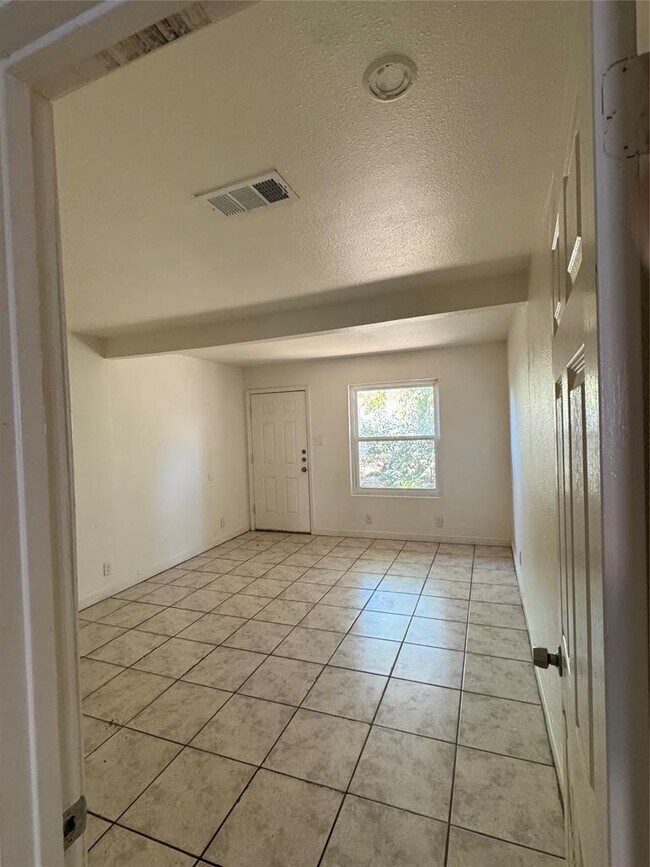 Photo - 1006 N Meadows Dr