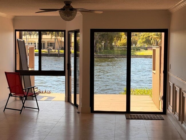 Photo - 797 S Riverside Dr