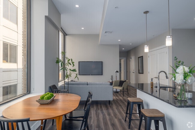 2BR, 2BA - 954SF - Kitchen