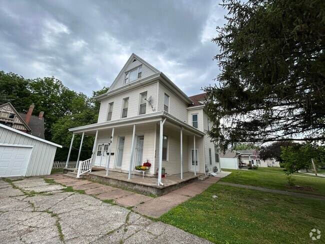 Building Photo - 430 S 14th St Unit 430 S 14th St. Rental